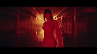 Charli XCX lança clipe de "5 In The Morning"