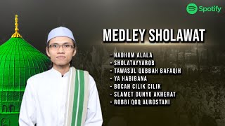 Download lagu NEW‼️ MEDLEY SHOLAWAT ALALA - GUS YAZID KUCRIT EL SAMBAT PARAKAN ( Audio Hd ) mp3