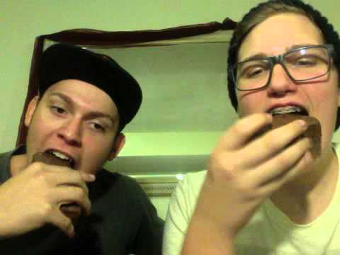 Review of the 1 POUND SNICKERS BAR!!!!