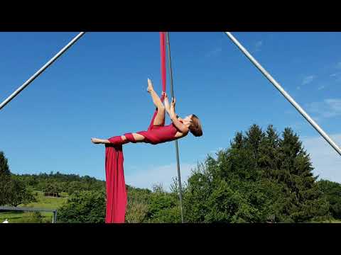 Julia Wahl: Aerial Silk Show