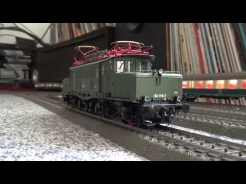 Heute haben Krokodile( ESU 194 108 ) und Altbaueloks Auslauf.