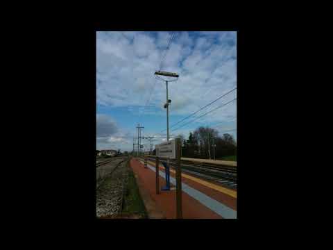 Annunciatore reale di Trenitalia: “Attenzione treno in transito al binario 3 !”