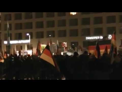 Tatjana Festerling bei PEGIDA-Kundgebung  09.03.15 Dresden