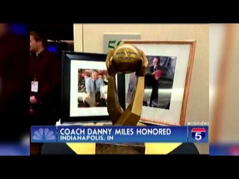 Oregon Tech coach Danny Miles honored in Indianapolis - Apr 7th, 2015