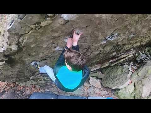 Semblance V5 Niagara Glen bouldering