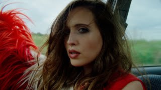 Kadr z teledysku Hero tekst piosenki Alice Merton