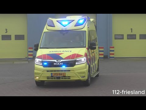 [Primeur Open deur] A1 02-107 met een open zijdeur met spoed naar een Medisch incident in Leeuwarden