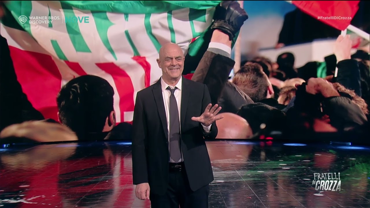 Crozza sul flop di Forza Italia "Per essere la bandiera di Silvio vai a sapere dov'è finita l'asta"