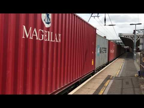 86605 and 86614 heading into Ipswich yard on a liner from Coatbridge 27/4/17