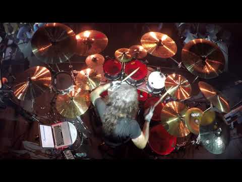 TVMaldita Presents: Aquiles Priester and Gustavo Carmo playing Dolphin Race.