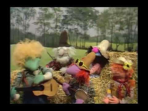 The Muppet Show - 104: Ruth Buzzi - “You Can’t Rollerskate in a Buffalo Herd” (1976)