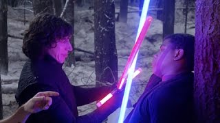 青と赤のライトセーバーが火花を散らす雪の中での格闘シーンのメイキング/『スター・ウォーズ/フォースの覚醒』ボーナス映像