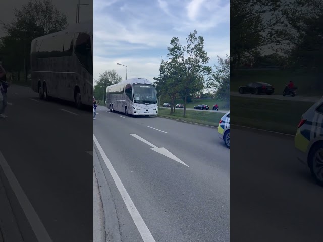 Vídeo relacionado con FOCO Licencia Oficial del Real Madrid CF Juguete de Construcción BRXLZ de fútbol del Bus de Equipo