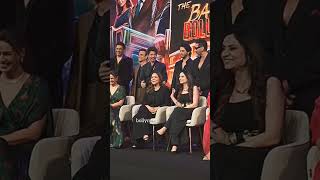 Download lagu Gauri Khan, Shahrukh Khan, Aryan Khan Snapped At City mp3 Download lagu Gauri Khan, Shahrukh Khan, Aryan Khan Snapped At City mp3