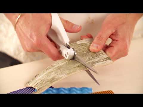 Fiskars intensyvaus naudojimo žirklės dantytais ašmenimis 25cm video