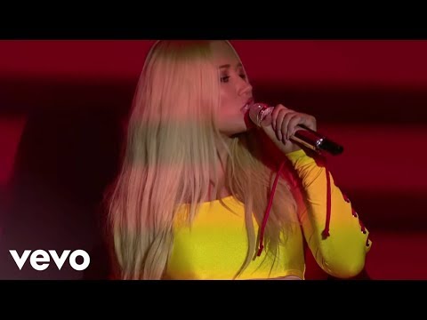 Iggy Azalea - Switch (Live From iHeartRADIO MMVAs / 2017)