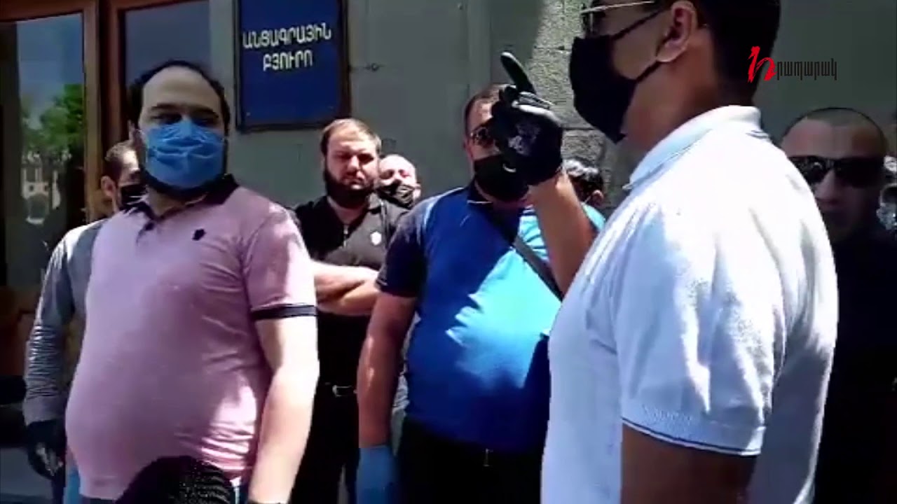 Ռեստորանների աշխատակիցները հավաքվել են կառավարության դիմաց