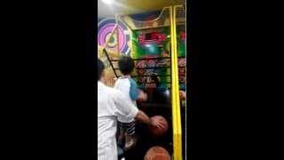 preview picture of video '3 years old kid play basketball in timezone'