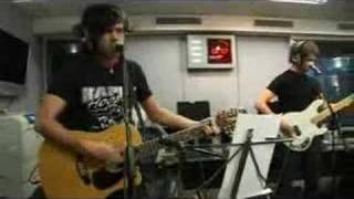 Elliot Minor - Parallel Worlds (Radio 1 Live Lounge)