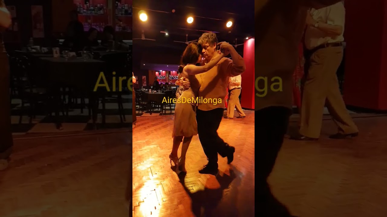 #tango #shorts Alberto profesor de tango bailando en La Del Centro milonga, Carolina Couto