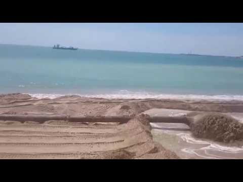 Regeneración  con arena de la Playa de Cádiz