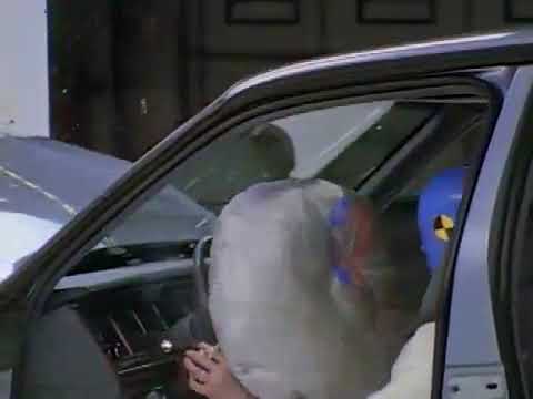 Crash test with and without safety belt