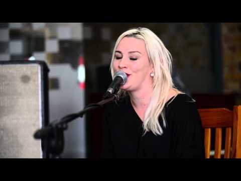 Lisa Crawley Sings Up In The Air at The 13th Floor