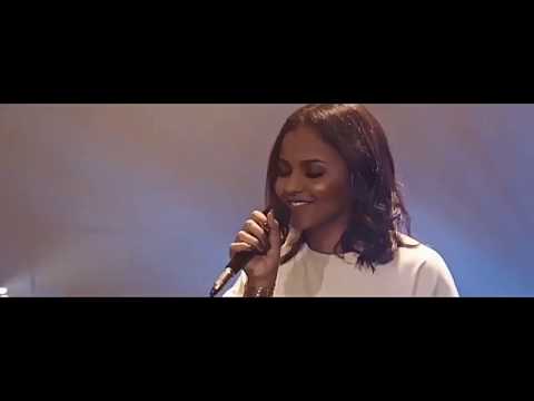 Perto Eu Quero Estar (part. Thaiane Seghetto) - Julia Vitória