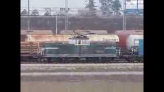 preview picture of video 'ZSCS 110.014 pulling 15 carriages through Žilina-Teplička marshalling yard'