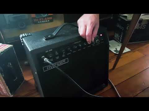 Avenger AX-20R guitar amp with spring