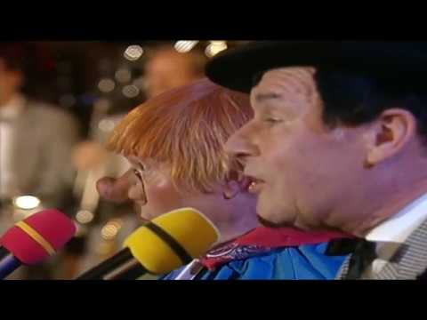 Gebrüder Gerd & Karl Jansen als Tünnes und Schäl bei Karneval Köln 2002