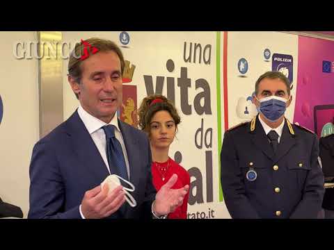 GROSSETO   Una vita da social: polizia in piazza contro il cyberbullismo