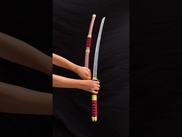 Vídeo relacionado con Musashi Katana Japonesa de Madera One Piece Zoro Sandai Kitetsu réplica Cosplay Espada de samurái Anime Sable de Madera