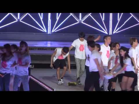 Yulhae Moment [Yuri and Donghae] - 140815 SMTOWN Seoul