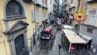 Incendio al Sannazaro, le fiamme nel teatro e l'intervento dei Vigili del Fuoco