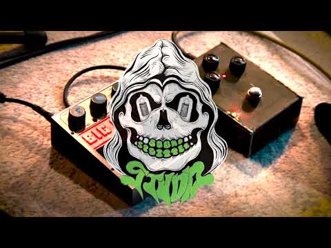 Comparing Electro-Harmonix 90's Russian Big Muff and Modern American Big Muff Pi Reissue