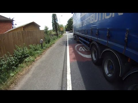 MX57GMZ - QTR Transport HGV Squeezes Me Into Kerb