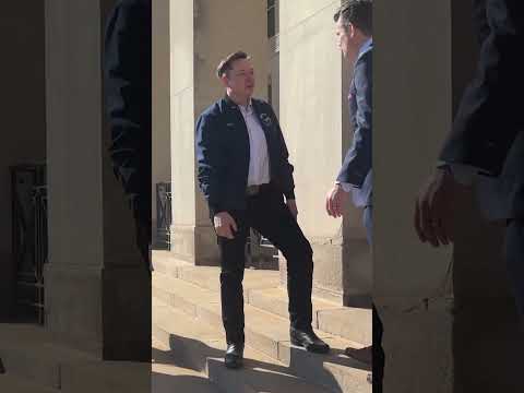 Elon Musk visits the Pentagon