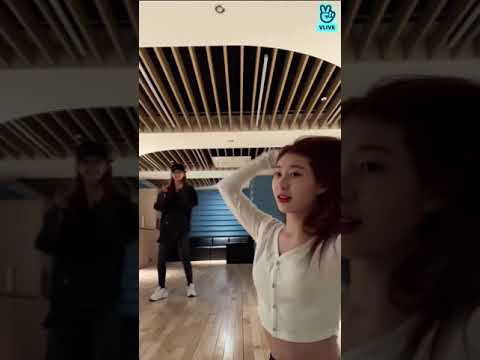 Itzy’s Ryujin and Yeji Dance to NCT’s ‘Kick It’ | VLIVE