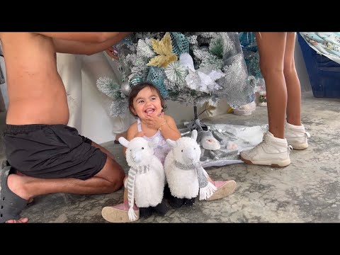 The hustle for December clothes 😂🤦🏻‍♂️ (subscribe) #colombia #humor #december