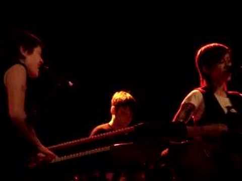 Tegan & Sara- BIYH (clip)- Detroit