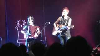 Anne Sylvestre &quot; les gens qui doutent &quot; par GaliM et Géraldine TORRES