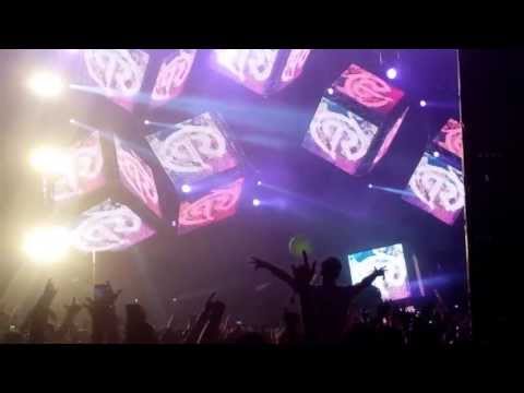 Porter Robinson 'Language' from GlobalGathering 2013