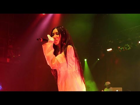 191104 Tiffany Young – "Independent Woman" + "Teach You" // Toronto – Magnetic Moon Tour