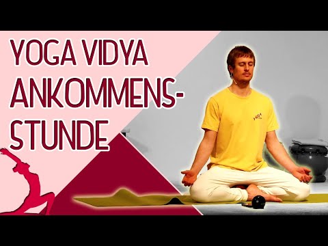 YOGA "Ankommenstunde" Mittelstufe mit Adrian - Yoga Vidya Live 16:30 Uhr 30.04.2021