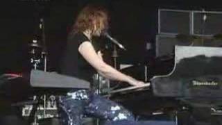 Tori Amos at Glastonbury (Tear In Your Hand)