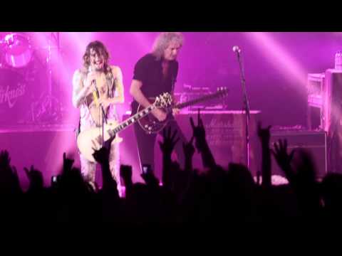 THE DARKNESS - I Believe In A Thing Called Love [Hammersmith. Nov 2011]