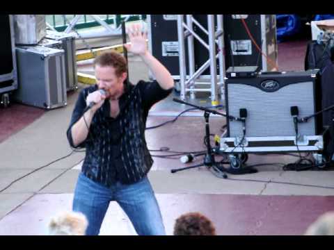 Steven Whitson singing Walking In Memphis