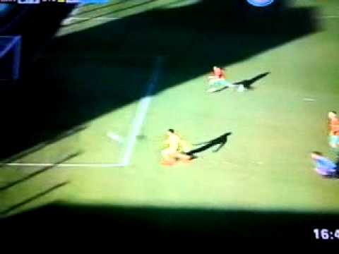 Increible gol perdido. Brian Fernández en Banfield vs Defensa y Justicia