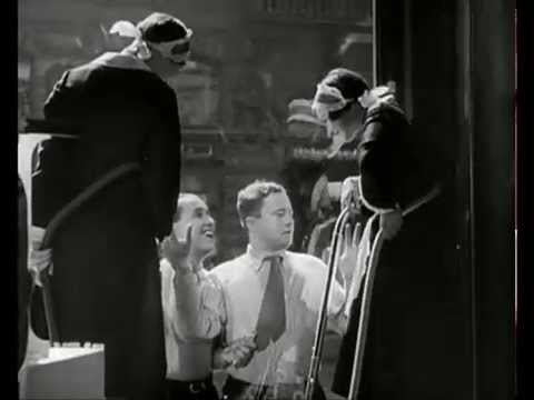 Zivot je jen náhoda, 1932, com Hana Vítová, Ljuba Hermanová,Jirí Voskovec, Jan Werich Cenas nº 02